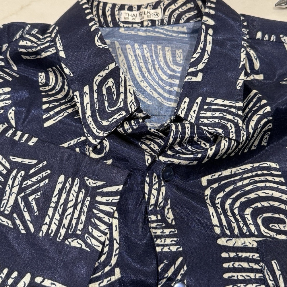 THAI SILK Shirt Men's Short Sleeve Button Front‎ Sz. MEDIUM Tribal Print